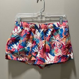 Patagonia - Barely Baggies Shorts In Wild Waratah/ Reef Pink Size Medium